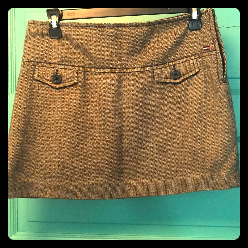 Tommy Hilfiger houndstooth skirt.